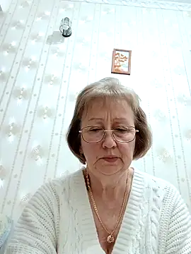 AlikaSwan5821 online show from February 10, 2026, 8:24 pm