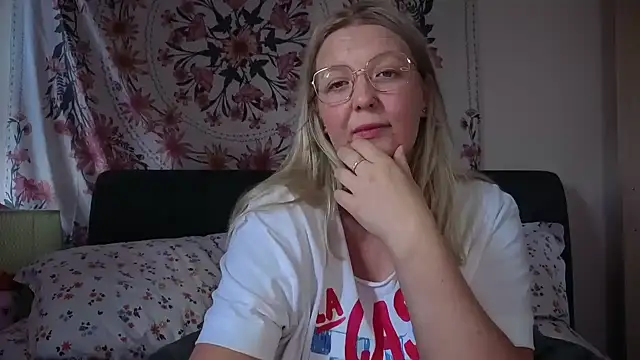 Snapshot of Daisyxoxo_ chatting on June 27, 2026, 8:30 am Daisyxoxo online show from June 27, 2026, 8:30 am