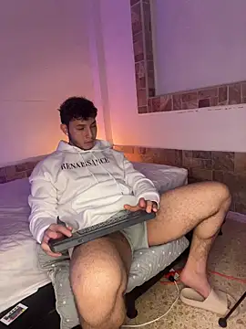 Snapshot of max_valiant1 chatting on November 14, 2025, 8:18 pm max valiant1 online show from November 14, 2025, 8:18 pm