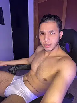 Snapshot of max_valiant1 chatting on December 15, 2025, 4:28 am max valiant1 online show from December 15, 2025, 4:28 am