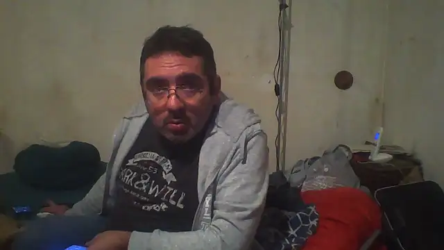 Snapshot of Jouons-ensembles2 chatting on December 1, 2025, 1:21 am Jouons-ensembles2 online show from December 1, 2025, 1:21 am