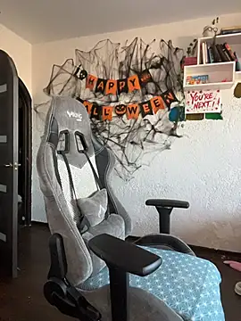 Snapshot of MikssMolly chatting on December 1, 2025, 4:06 am MikssMolly online show from December 1, 2025, 4:06 am