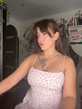 Snapshot of MikssMolly chatting on December 5, 2025, 7:06 am MikssMolly online show from December 5, 2025, 7:06 am