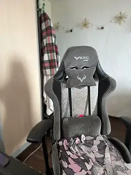 MikssMolly online show from July 14, 2026, 4:06 am
