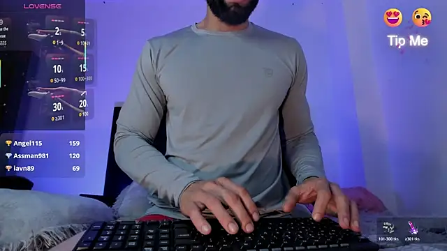 Enzo-wolf33 online show from April 25, 2026, 2:03 am