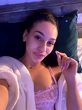 NinaSolenne online show from January 7, 2026, 9:39 pm