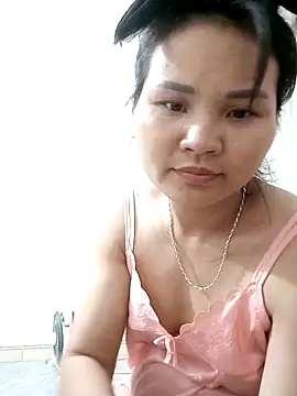 Snapshot of Heulwen-22 chatting on October 1, 2025, 8:09 am Heulwen-22 online show from October 1, 2025, 8:09 am