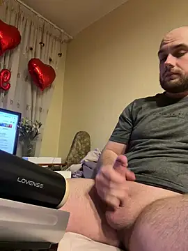 LuckyGirlfriends online show from April 27, 2026, 9:57 pm