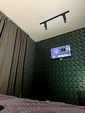 FavoriteKira online show from November 4, 2025, 8:19 pm