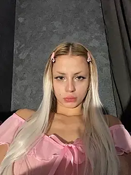 FavoriteKira online show from November 15, 2025, 7:21 pm