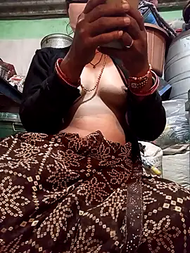 Snapshot of MISS_LOVE_001 chatting on November 21, 2025, 5:00 pm MISS LOVE 001 online show from November 21, 2025, 5:00 pm