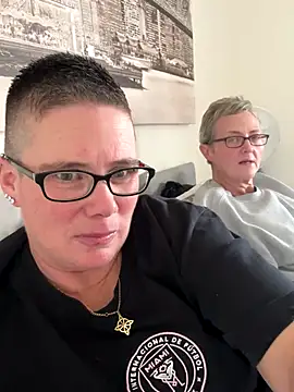 Snapshot of voluptuous-minx chatting on December 14, 2025, 12:43 pm voluptuous-minx online show from December 14, 2025, 12:43 pm