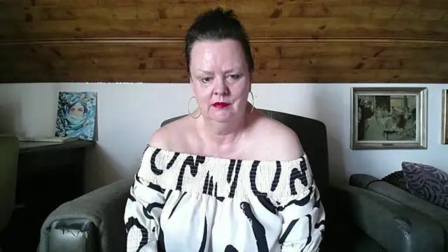 Snapshot of TiffanyMature chatting on July 4, 2026, 8:20 am TiffanyMature online show from July 4, 2026, 8:20 am