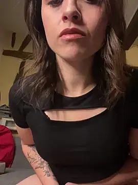 Snapshot of Toto-pika chatting on November 5, 2025, 7:03 pm Toto-pika online show from November 5, 2025, 7:03 pm