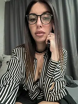 Snapshot of Oksiandfray chatting on July 29, 2026, 11:25 pm Oksiandfray online show from July 29, 2026, 11:25 pm