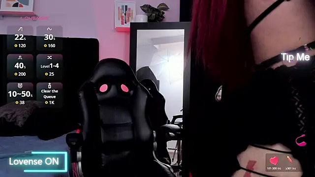 Snapshot of emmabridgerton chatting on October 29, 2025, 12:57 am emmabridgerton online show from October 29, 2025, 12:57 am