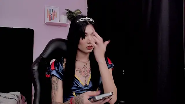 Snapshot of emmabridgerton chatting on November 10, 2025, 9:03 pm emmabridgerton online show from November 10, 2025, 9:03 pm