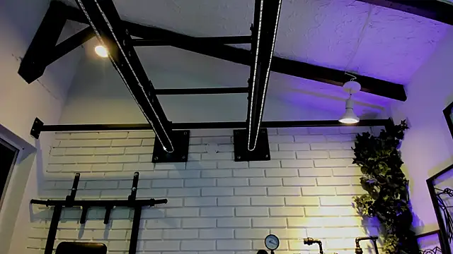 ItaloMoore online show from September 11, 2025, 11:10 am