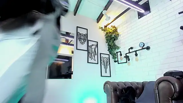 ItaloMoore online show from December 15, 2025, 11:25 am