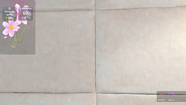 Snapshot of VioletHilton chatting on October 14, 2025, 6:42 pm VioletHilton online show from October 14, 2025, 6:42 pm