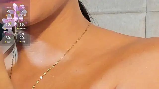 Snapshot of VioletHilton chatting on October 16, 2025, 10:00 pm VioletHilton online show from October 16, 2025, 10:00 pm