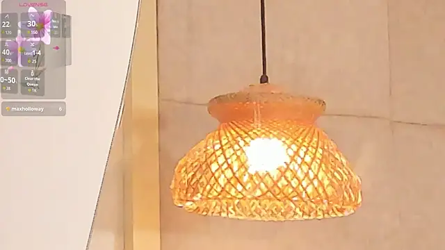 Snapshot of VioletHilton chatting on November 11, 2025, 6:41 pm VioletHilton online show from November 11, 2025, 6:41 pm