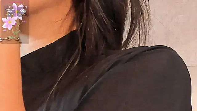 Snapshot of VioletHilton chatting on November 20, 2025, 7:46 pm VioletHilton online show from November 20, 2025, 7:46 pm