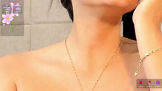 Snapshot of VioletHilton chatting on December 2, 2025, 7:31 pm VioletHilton online show from December 2, 2025, 7:31 pm