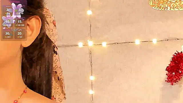 Snapshot of VioletHilton chatting on December 15, 2025, 7:29 pm VioletHilton online show from December 15, 2025, 7:29 pm