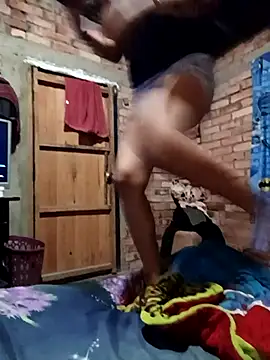 Snapshot of LUNAROSE_SEX chatting on December 3, 2025, 1:57 am LUNAROSE SEX online show from December 3, 2025, 1:57 am