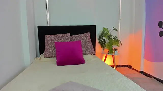 Snapshot of LunaVelvet777 chatting on November 18, 2025, 12:42 pm LunaVelvet777 online show from November 18, 2025, 12:42 pm