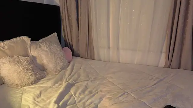 LunaVelvet777 online show from March 25, 2026, 4:02 pm