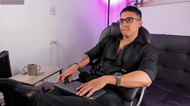 Dash Bukoski online show from December 21, 2025, 2:24 pm