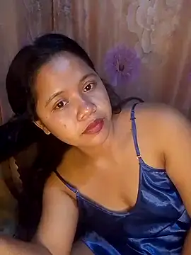 Snapshot of hotmomma8 chatting on May 5, 2026, 4:48 pm hotmomma8 online show from May 5, 2026, 4:48 pm