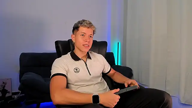 Snapshot of nathan_blake chatting on October 27, 2025, 8:24 pm nathan blake online show from October 27, 2025, 8:24 pm