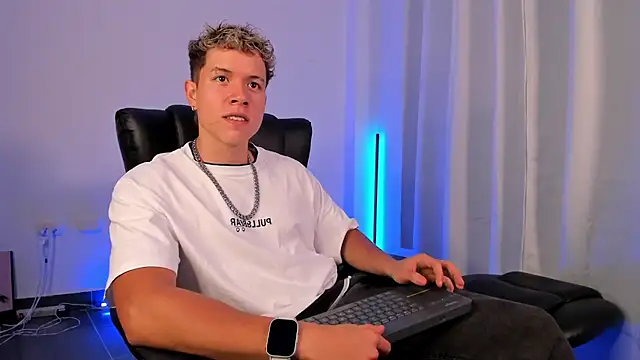 Snapshot of nathan_blake chatting on November 7, 2025, 8:09 pm nathan blake online show from November 7, 2025, 8:09 pm