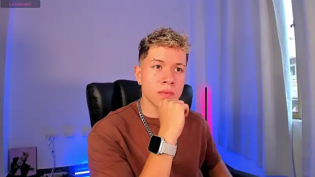 Snapshot of nathan_blake chatting on November 10, 2025, 8:08 pm nathan blake online show from November 10, 2025, 8:08 pm