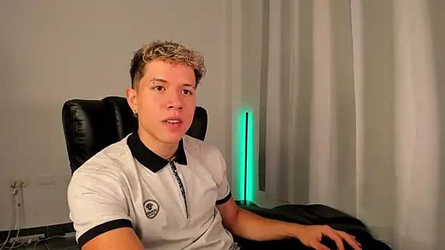 Snapshot of nathan_blake chatting on November 20, 2025, 8:41 pm nathan blake online show from November 20, 2025, 8:41 pm