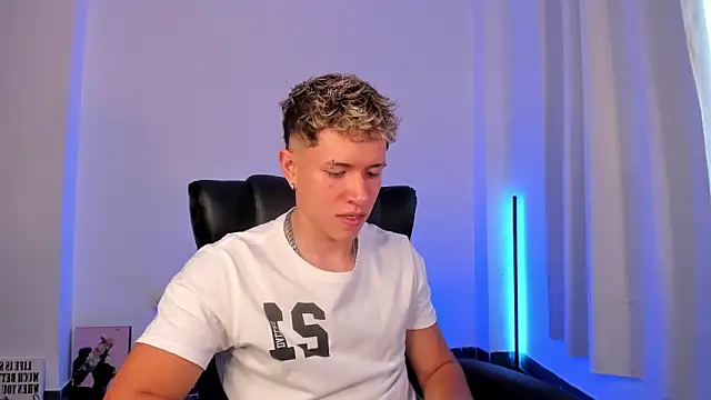 Snapshot of nathan_blake chatting on November 26, 2025, 8:10 pm nathan blake online show from November 26, 2025, 8:10 pm