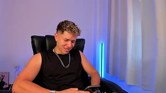 Snapshot of nathan_blake chatting on November 30, 2025, 4:00 pm nathan blake online show from November 30, 2025, 4:00 pm