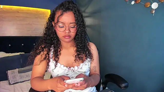 Terry ebony online show from September 26, 2025, 4:27 am