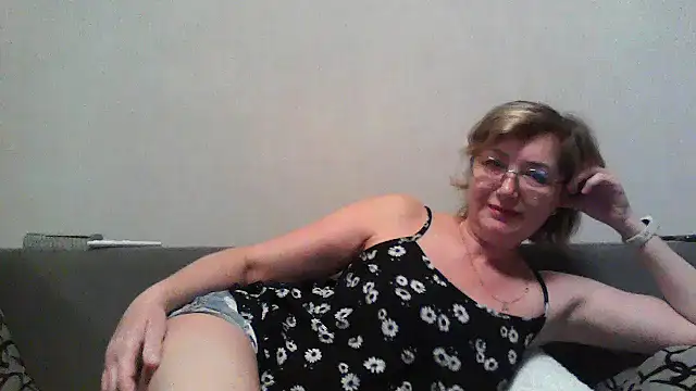 Snapshot of IrynaMolbertx chatting on October 31, 2025, 5:08 am IrynaMolbertx online show from October 31, 2025, 5:08 am