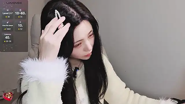 Snapshot of Amy-i chatting on February 6, 2026, 5:38 pm Amy-i online show from February 6, 2026, 5:38 pm