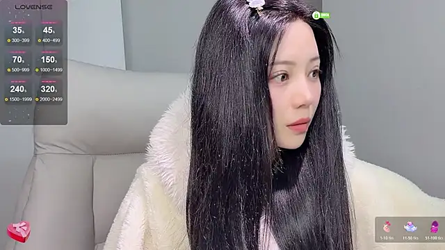 Snapshot of Amy-i chatting on February 10, 2026, 6:12 pm Amy-i online show from February 10, 2026, 6:12 pm