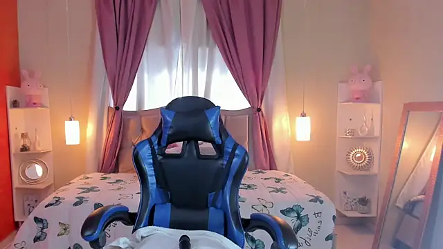 IsabellaHot01 online show from April 9, 2026, 8:03 pm