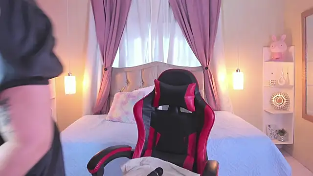 IsabellaHot01 online show from April 23, 2026, 8:22 pm