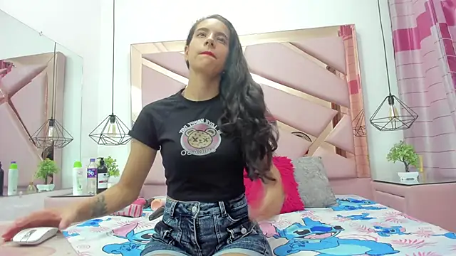 MiaCours online show from November 19, 2025, 7:03 pm