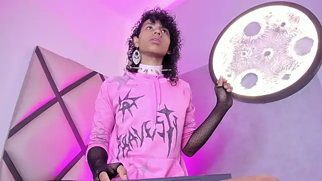 Snapshot of venus-03 chatting on November 30, 2025, 3:43 am venus-03 online show from November 30, 2025, 3:43 am