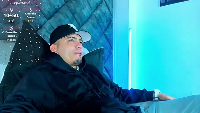 OwenStonne  online show from December 5, 2025, 12:47 pm