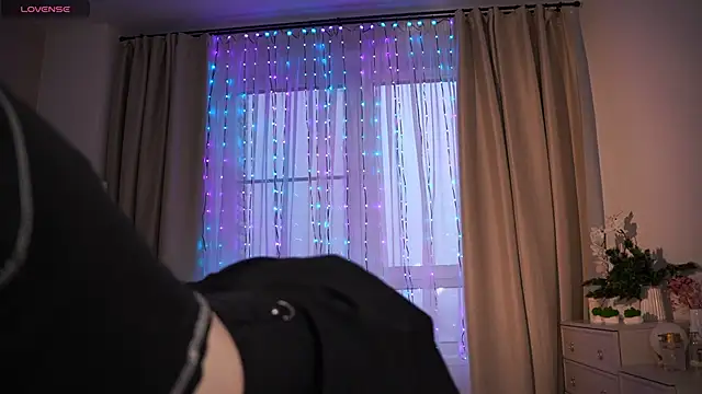 VernonKnapik online show from December 18, 2025, 12:11 pm